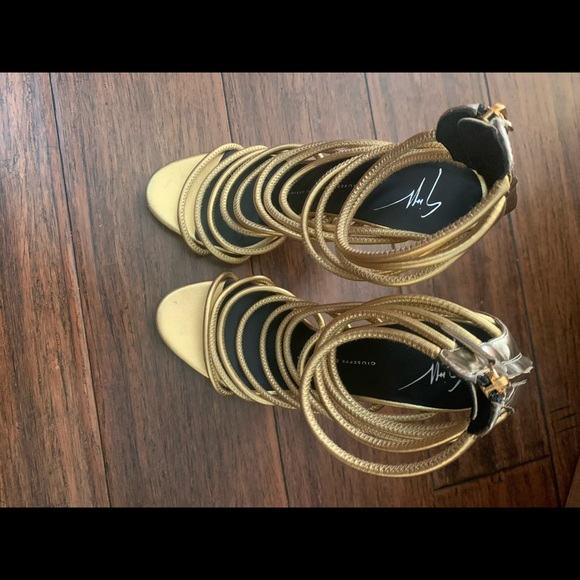 Giuseppe Zanotti Sandal w/ Gold Straps - Picture 2 of 6